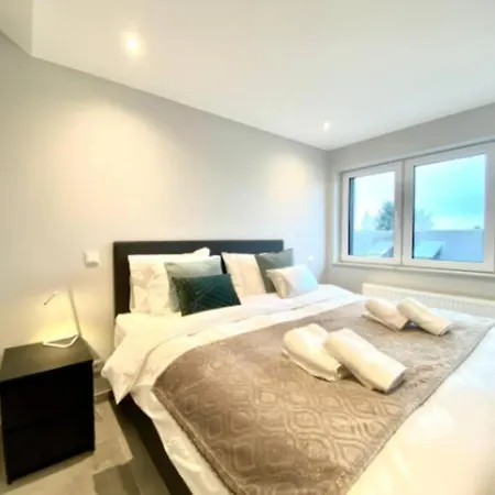 Large 3 Bedrooms With Private Parking-limp2 Apartment