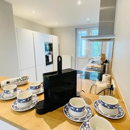 Large 3 Bedrooms With Private Parking-limp2