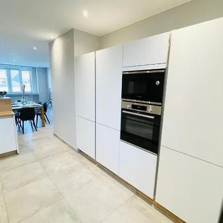 Apartment Large 3 Bedrooms With Private Parking-limp2