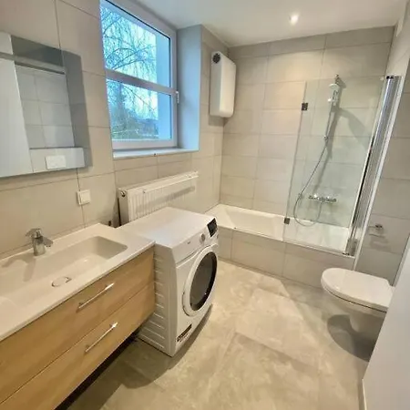 Apartment Large 3 Bedrooms With Private Parking-limp2 *