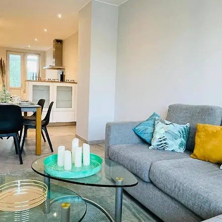 Large 3 Bedrooms With Private Parking-limp2 Apartment *